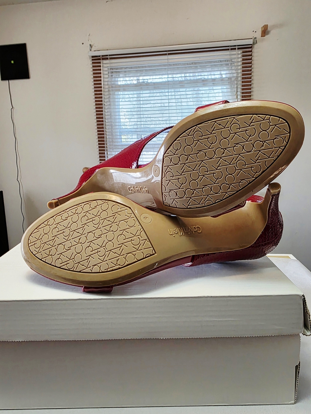 Calvin Klein Lorinda Sandal In Red Multi Size 9M - Picture 10 of 12